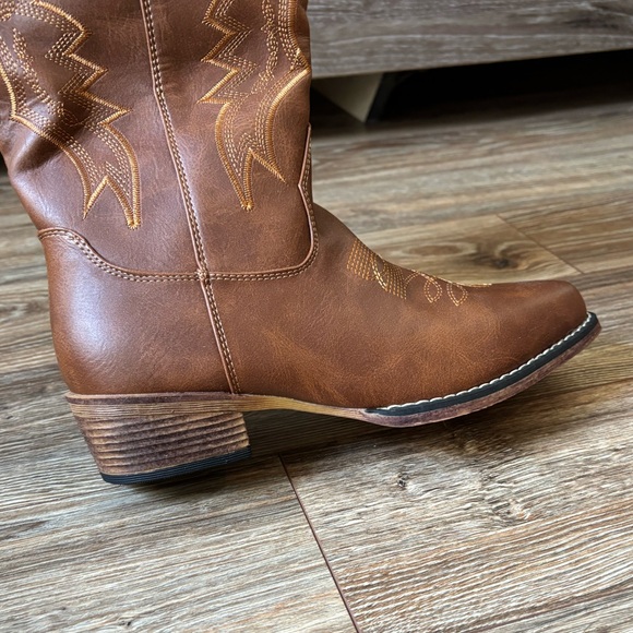 NWOT Women’s Brown Cowboy Boots - Picture 5 of 12